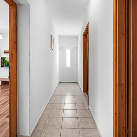 Four-bedroom In Slivno (Sibenik-Knin)