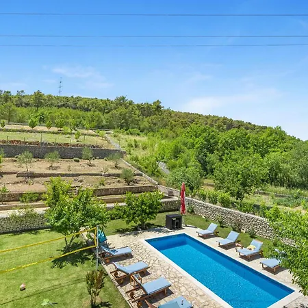 بيت للعطل Four-bedroom In *