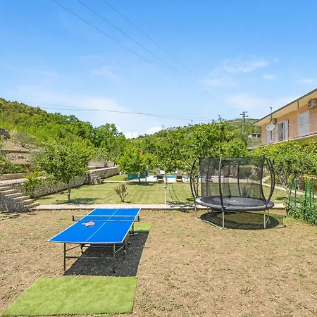 بيت للعطل Four-bedroom In