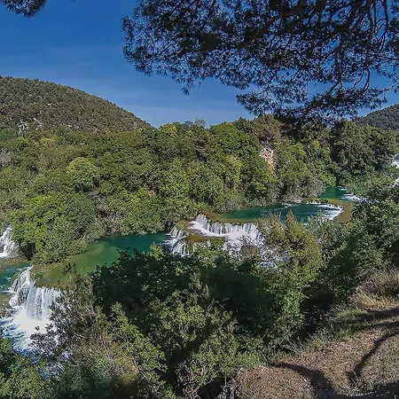 Four-bedroom In بيت للعطل *