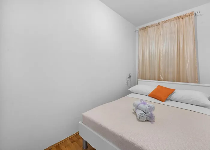 Four-bedroom In * Slivno (Sibenik-Knin)