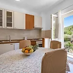 Four-bedroom In Casa vacanze